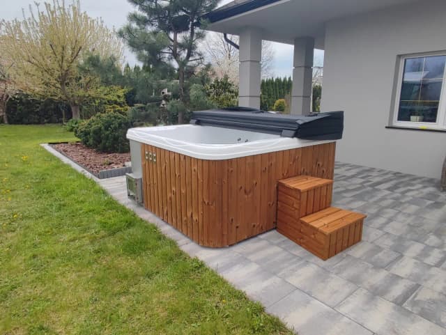 Wanna spa ogrodowa – jak wybrać idealny model do relaksu w ogrodzie